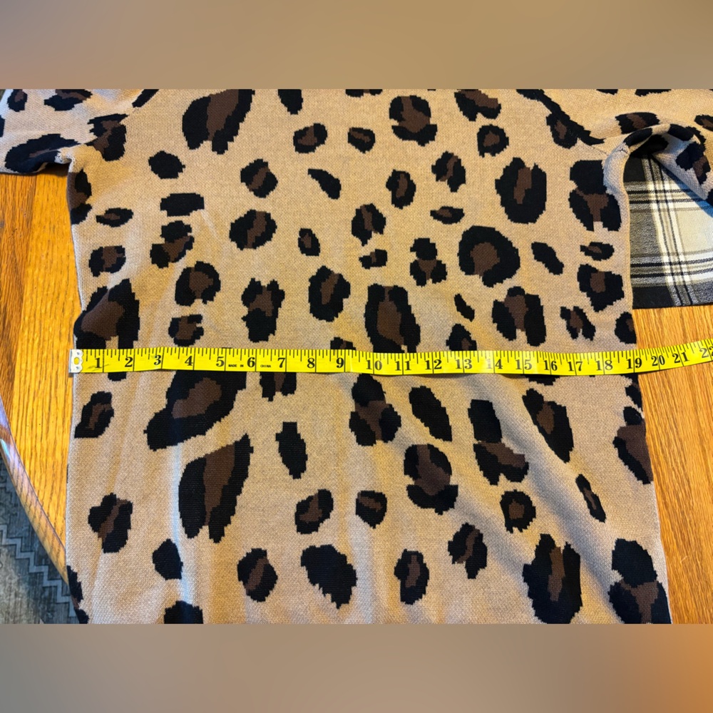 🐆 NWOT stylish and warm leopard print sweater 🐆 - Picture 6 of 7
